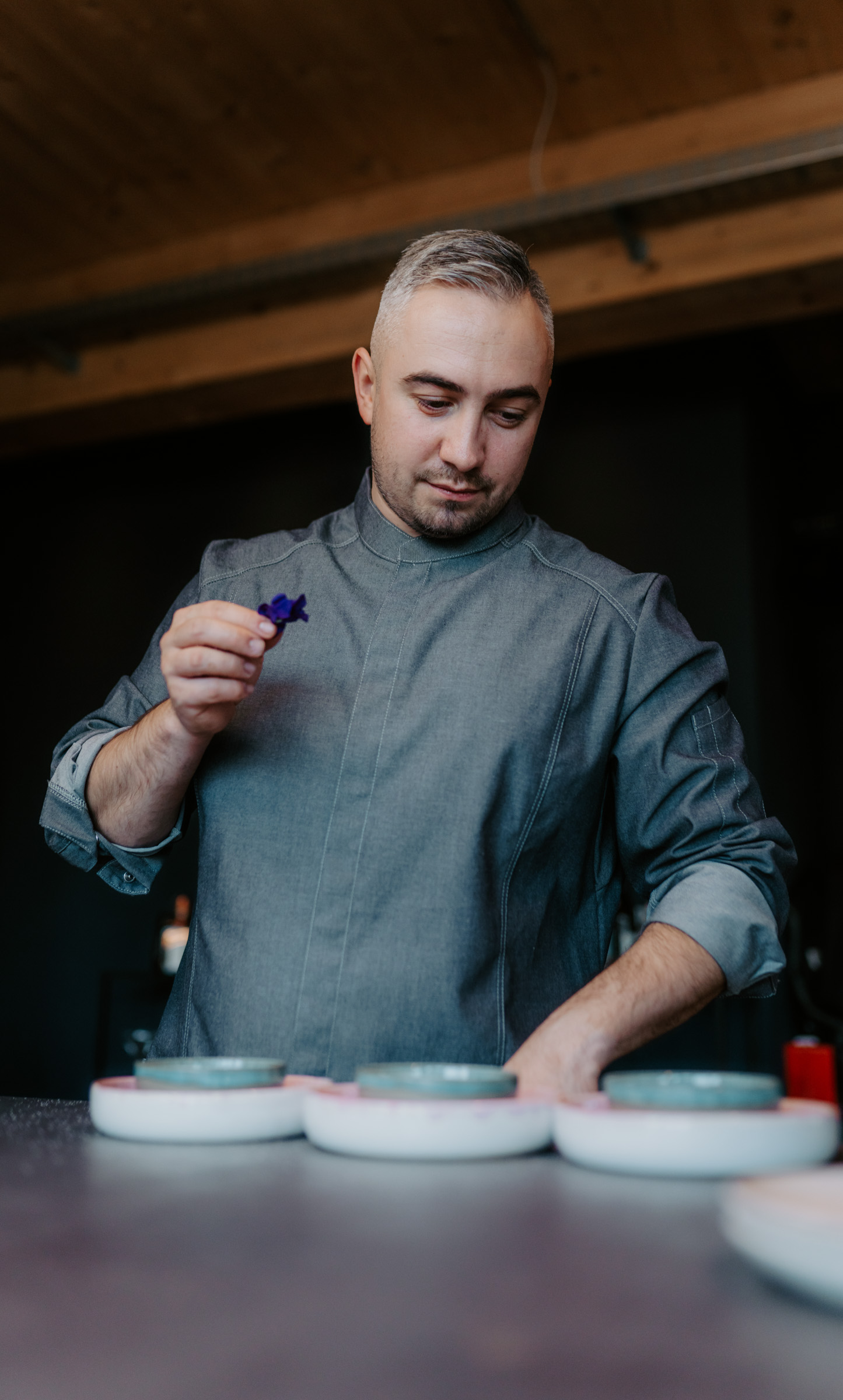 Küchenchef in Arbeitskleidung