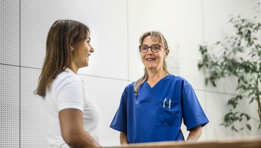 Pflegepersonal im Gespräch Pflegepersonal im Gespräch