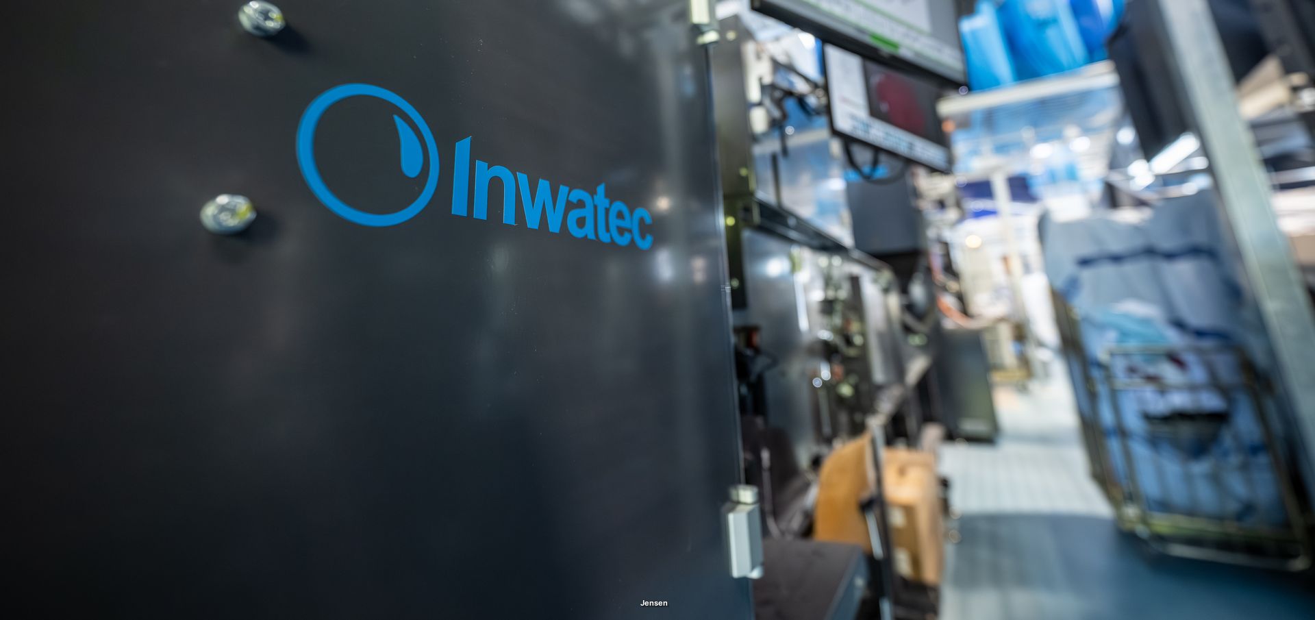 Inwatec-Logo auf Maschinenverkleidung